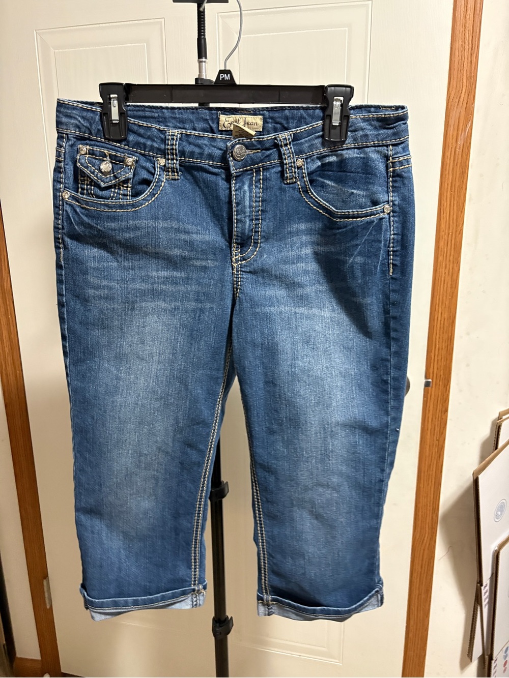 Earl Jeans Blue Cropped Capri with Contrast Stitching
